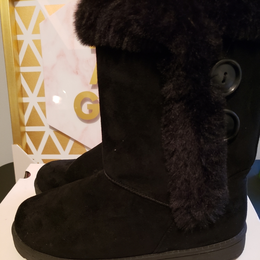 Boots - Picture 3 of 4